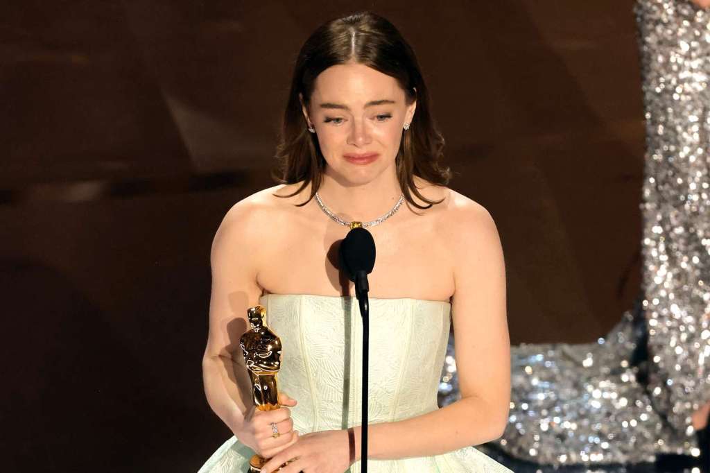 Oscars 2024 : « Oppenheimer » remporte 7 statuettes, Emma Stone sacrée…